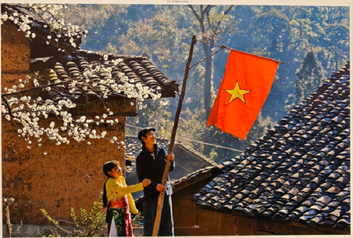 Phối hợp triển khai Cuộc thi và Triển lãm ảnh nghệ thuật cấp quốc gia “Tự hào một dải biên cương năm 2022”